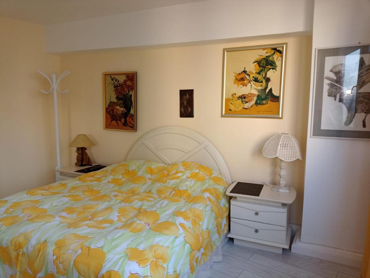 Two Bedroom Apartment Farmec Cluj-Napoca Esterno foto